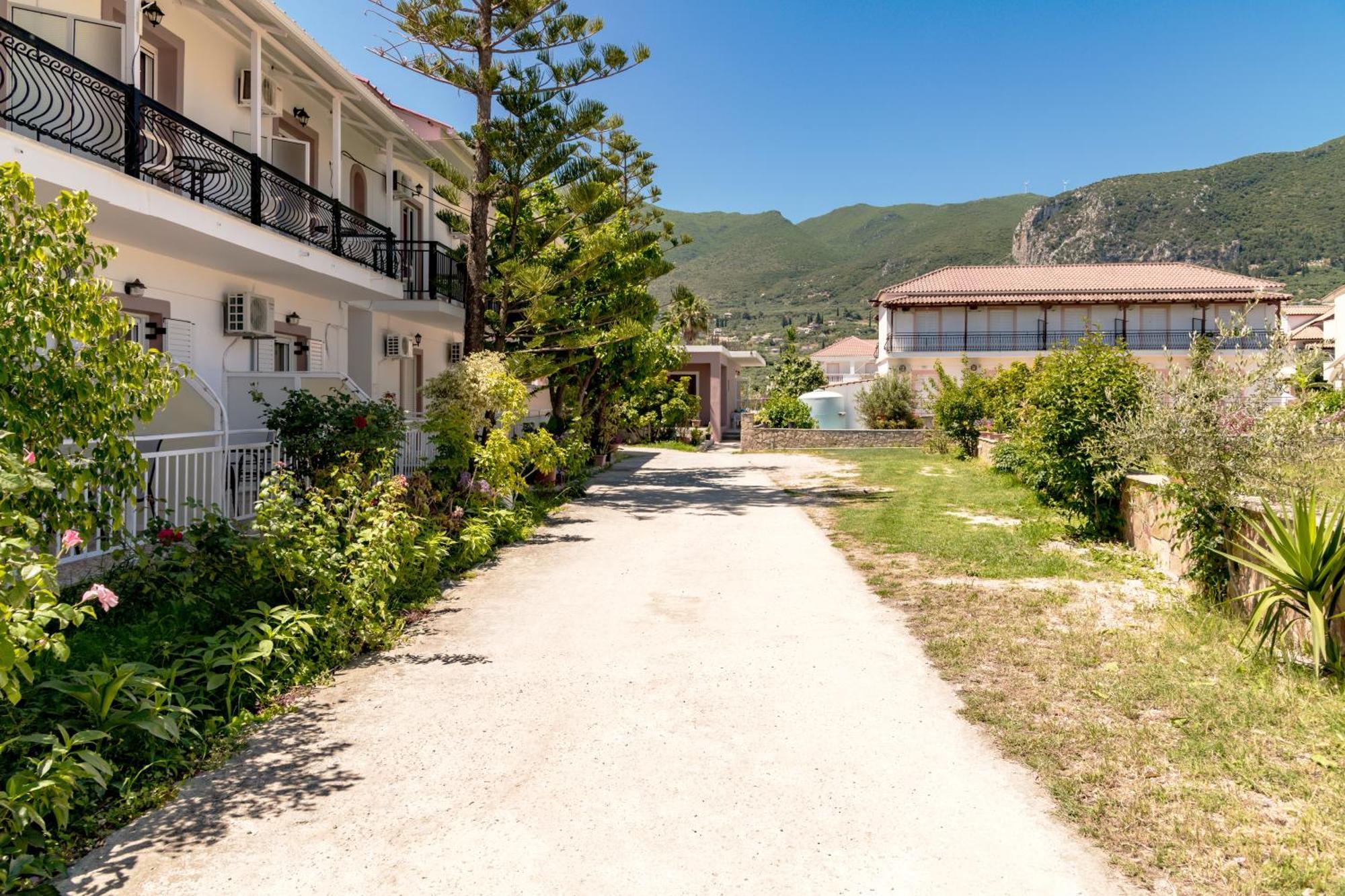 Anthi Studios & Apartments Alykes  Bagian luar foto