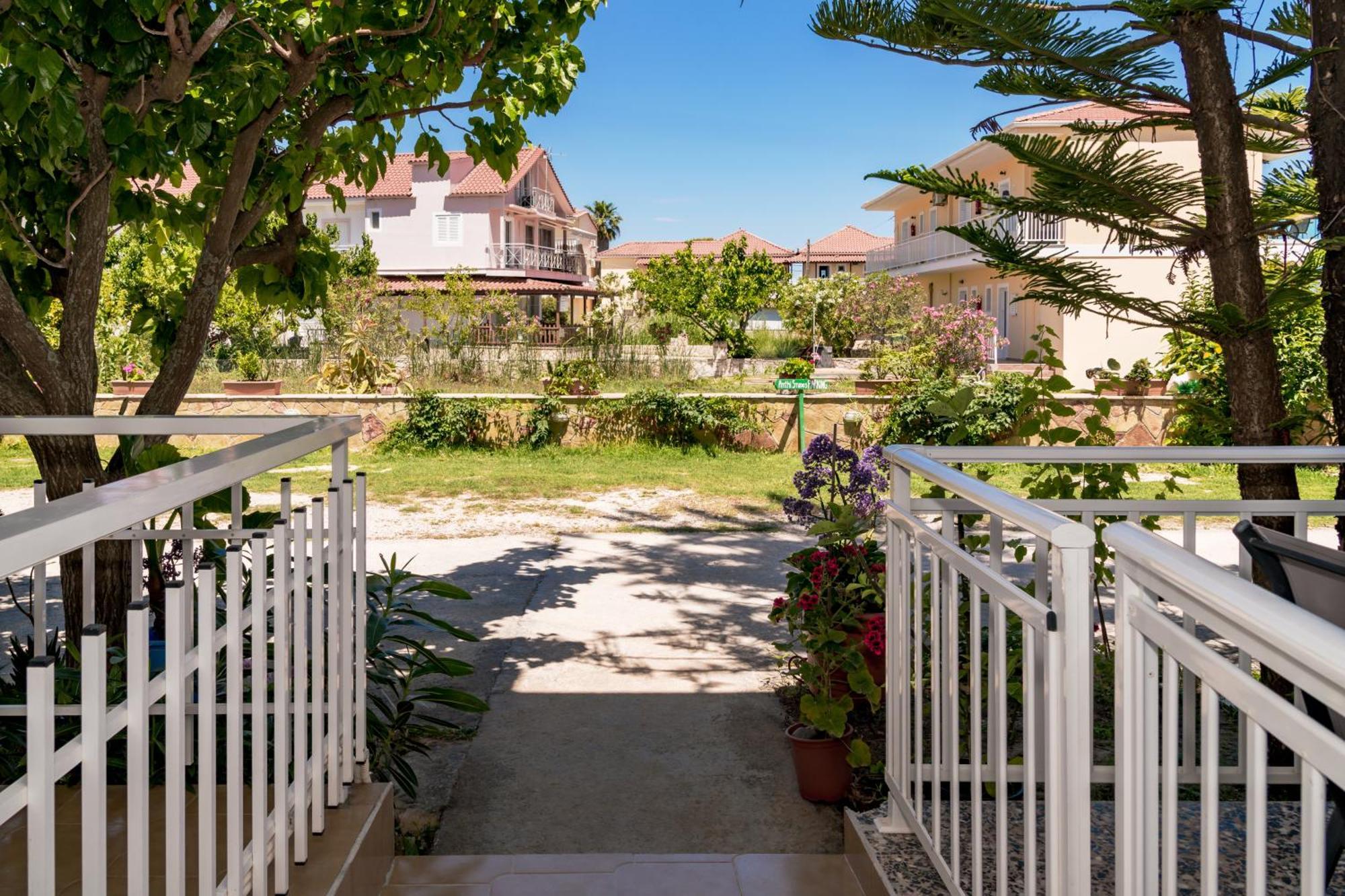 Anthi Studios & Apartments Alykes  Bagian luar foto